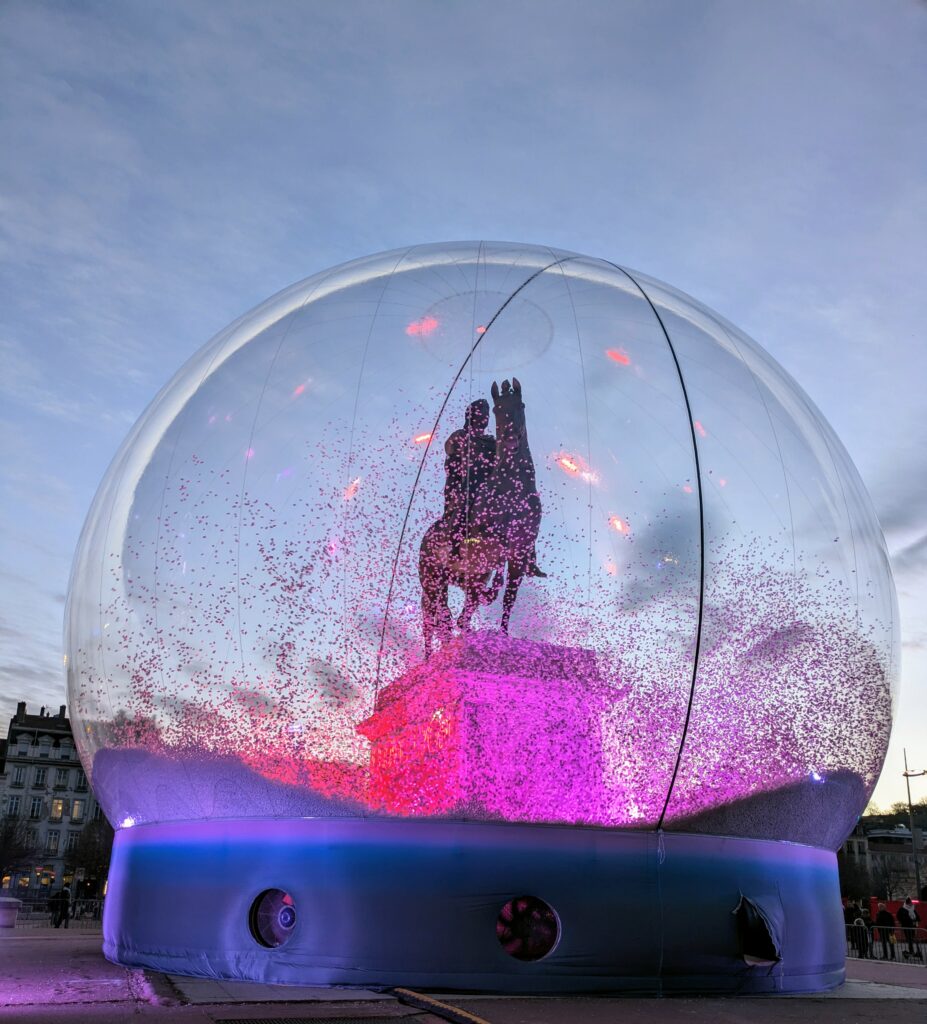 Photo of the Louis XIV Monument illuminated for the Festival of Lights 
