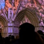 se-loger-fete-des-lumieres-lyon Église Saint-Nizier à Lyon illuminée avec des décorations lumineuses pour la Fête des Lumières